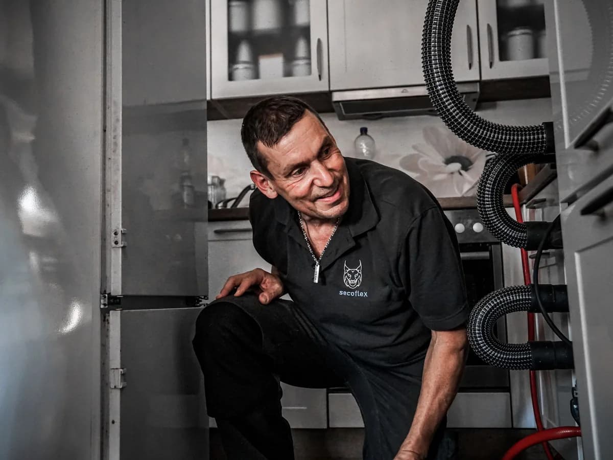 secoflex-Techniker bei der Trocknungstechnik im Einsatz